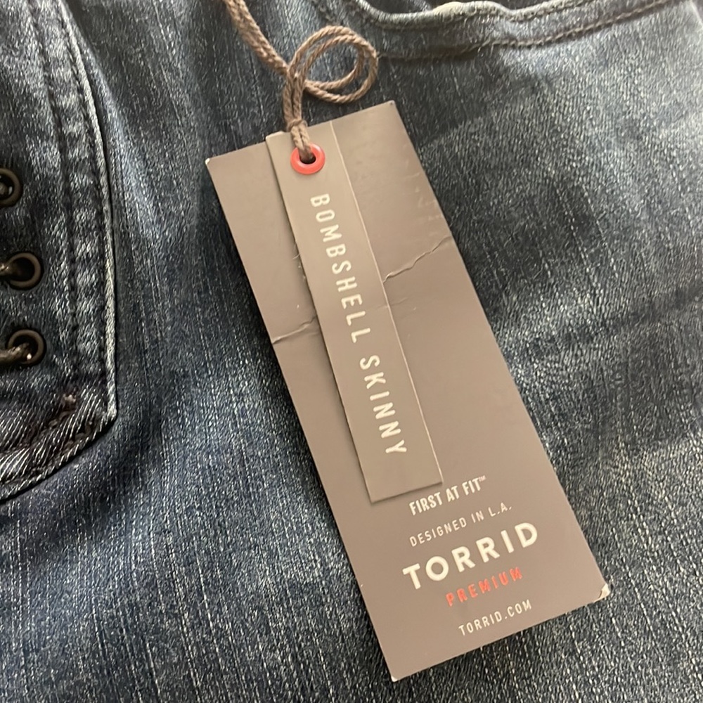 NWT Torrid Bombshell Skinny - Picture 7 of 9